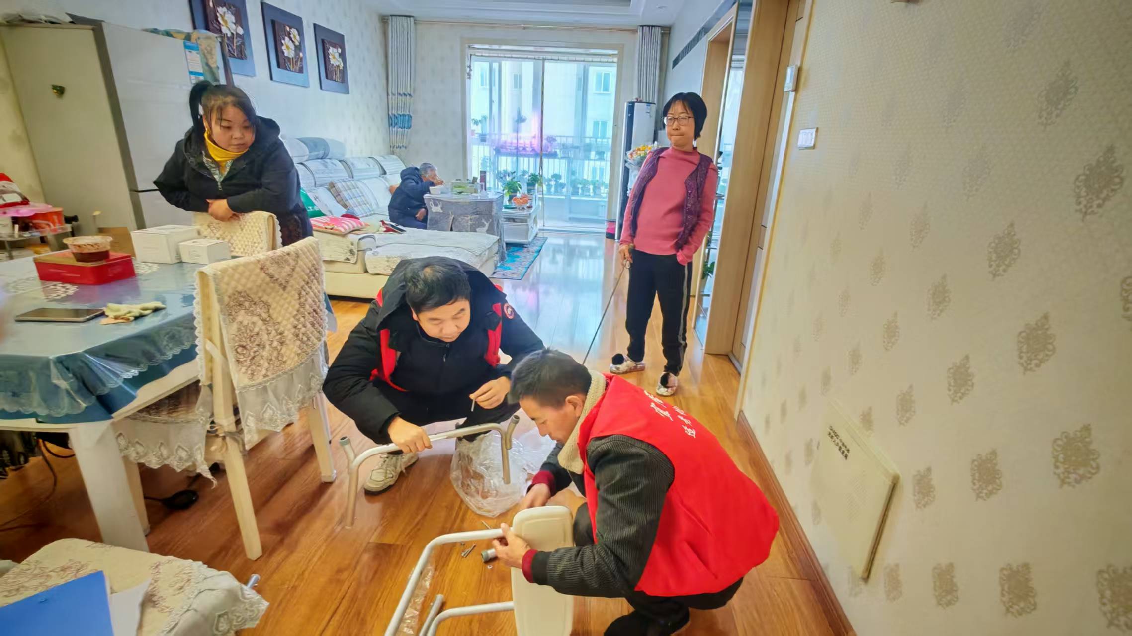 汉阴县城关镇凤台社区：议事协商聚民意 适老改造暖夕阳