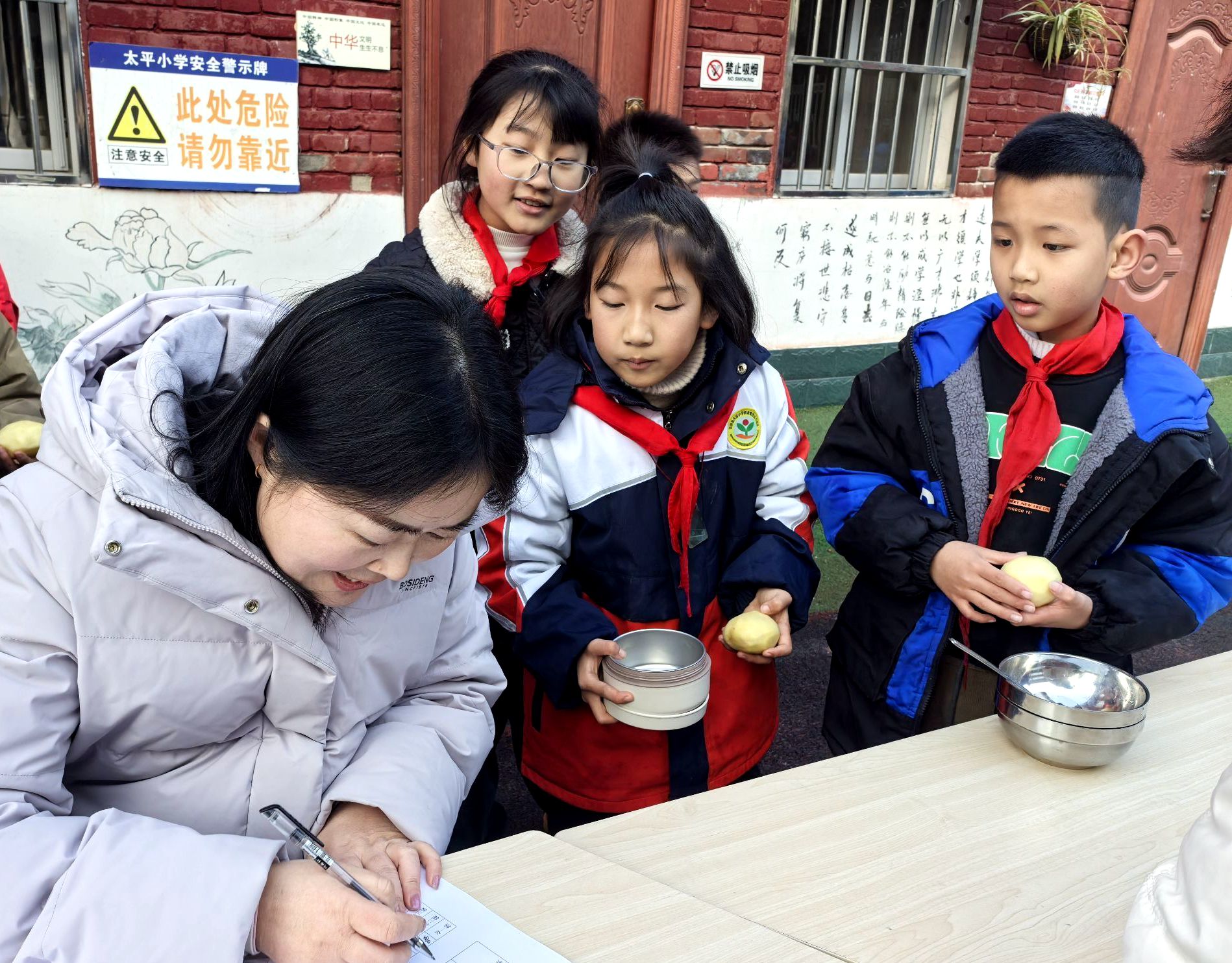 汉阴县第二小学太平校区：同台竞技能  实践育美德