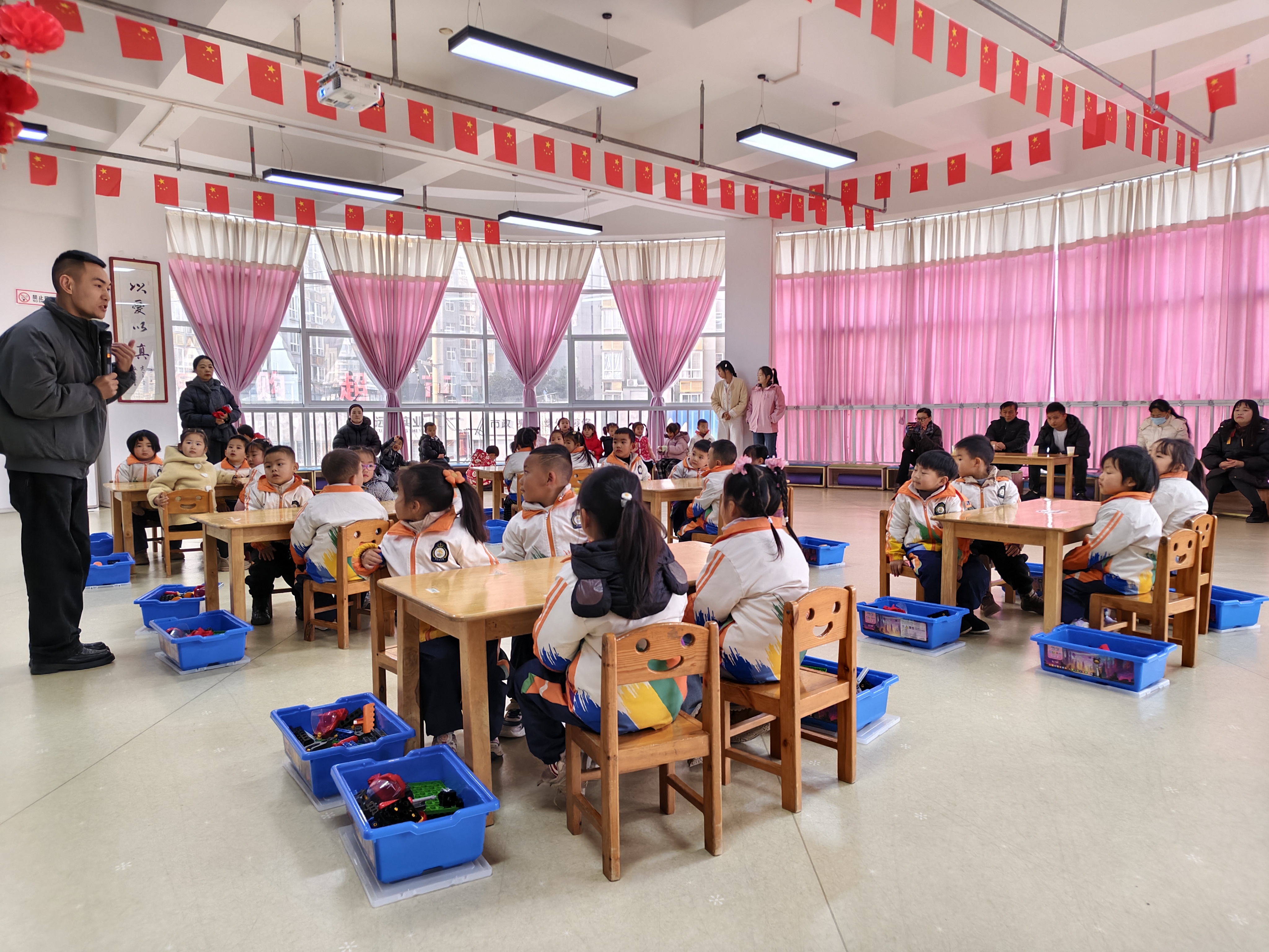 汉阴县凤台幼儿园举办乐高机器人课程比赛