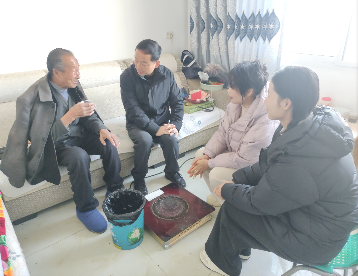 城关镇西苑社区织密独居老人“温暖守护网”