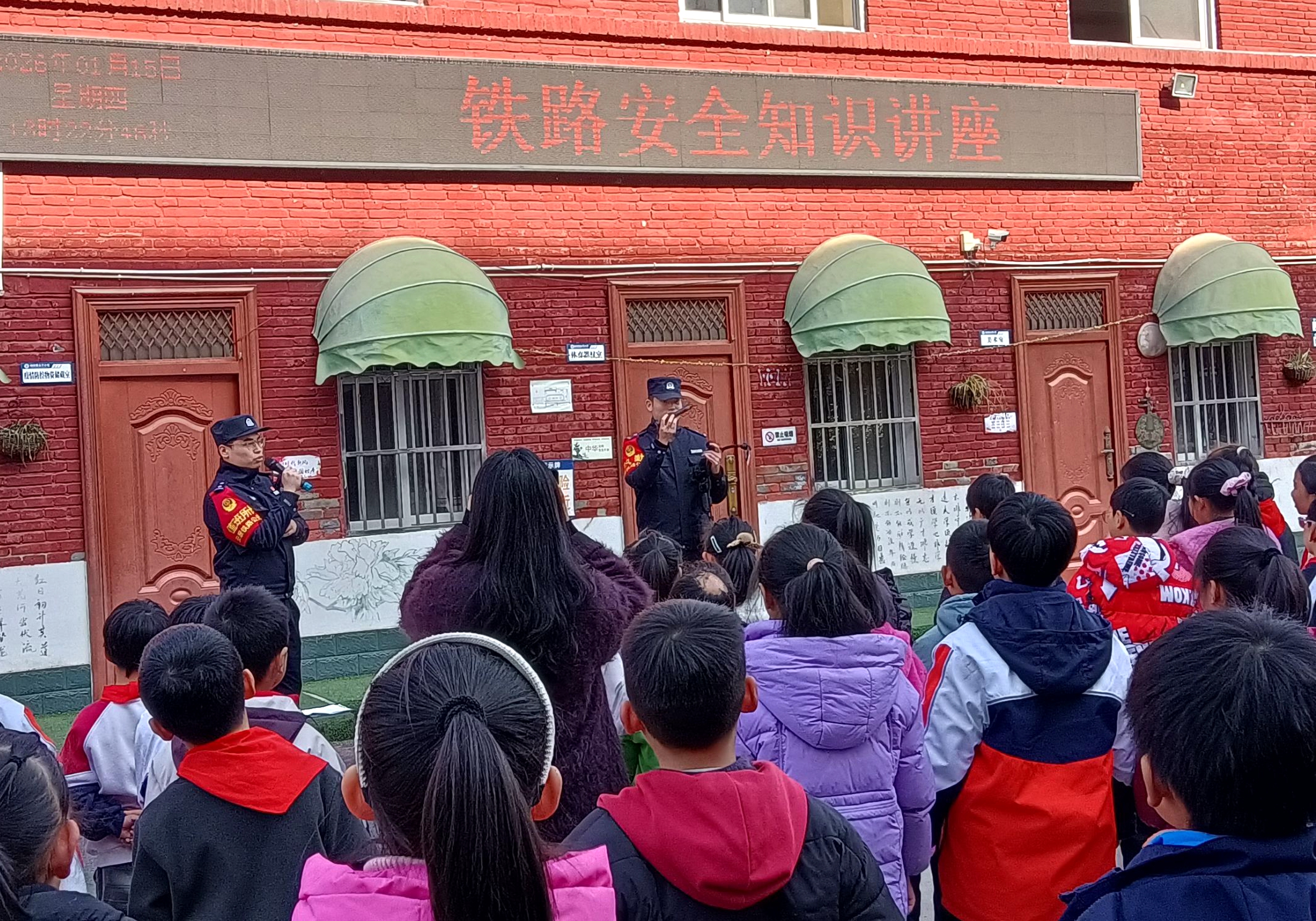 汉阴县第二小学太平校区：铁路安全进校园  法治护航伴成长