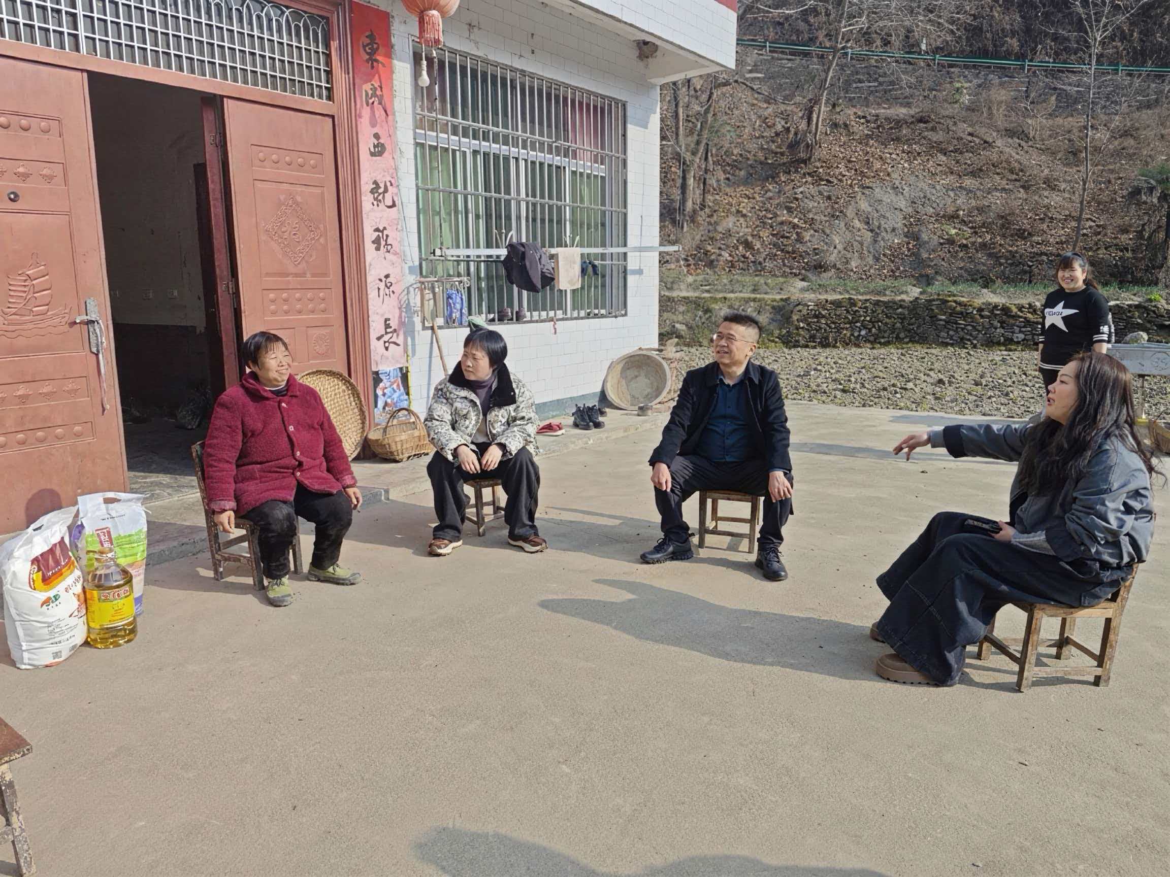 汉阴县统计局开展春节前走访慰问活动