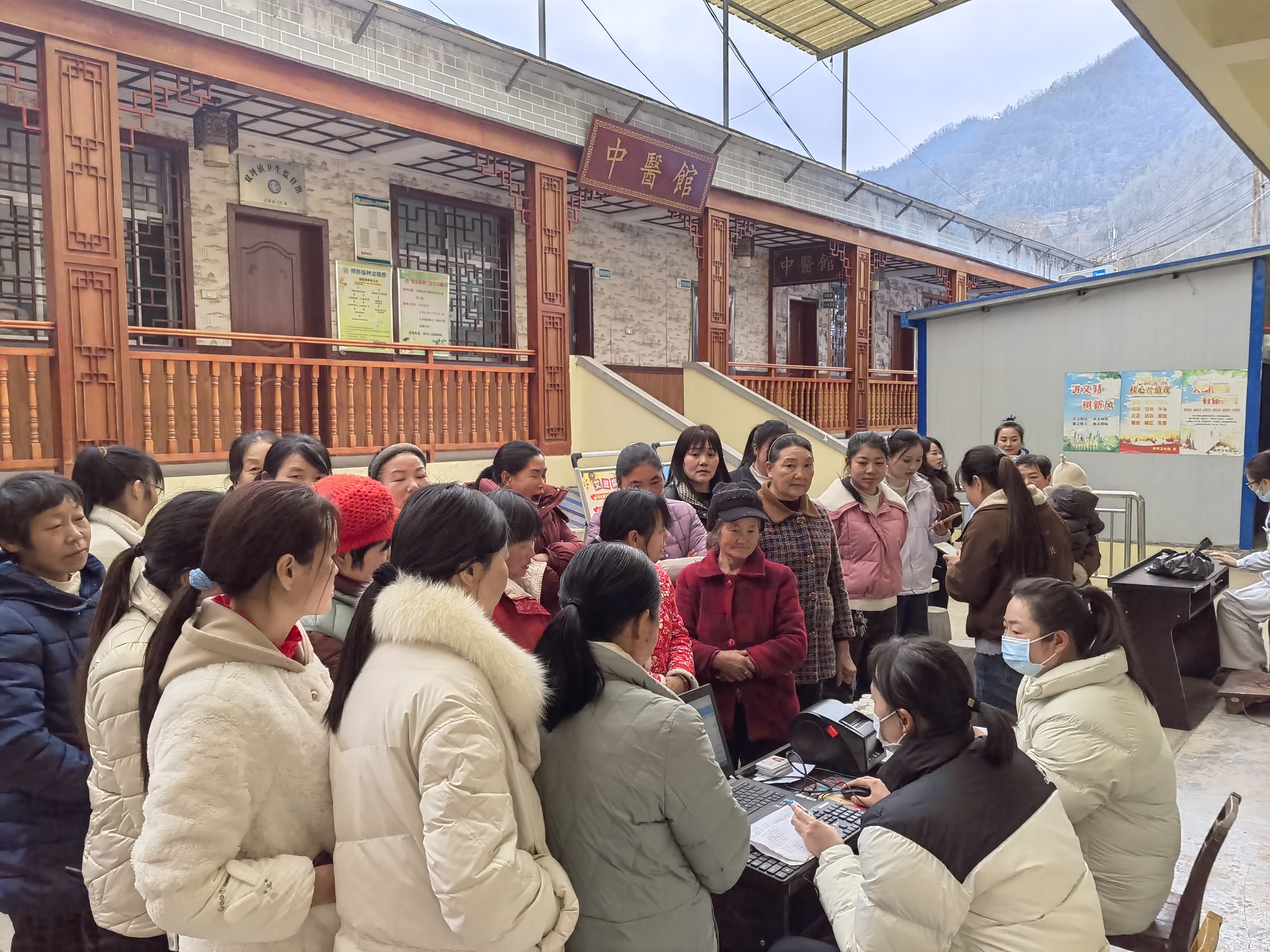 汉阴县适龄妇女“两癌”筛查服务延伸至偏远山村