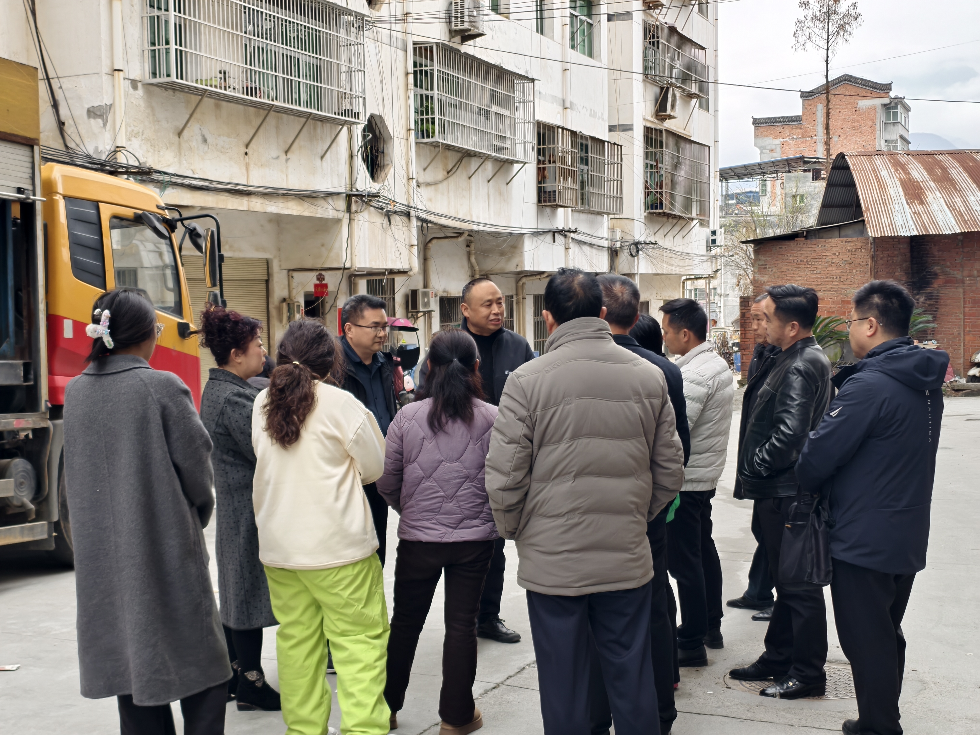 汉阴县城关镇龙岭社区：快速疏通下水道 务实行动解民忧