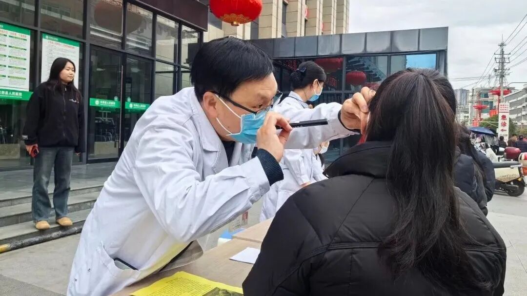 【汉阴医瞭】汉阴县人民医院开展爱耳日义诊 将健康服务送到群众身边