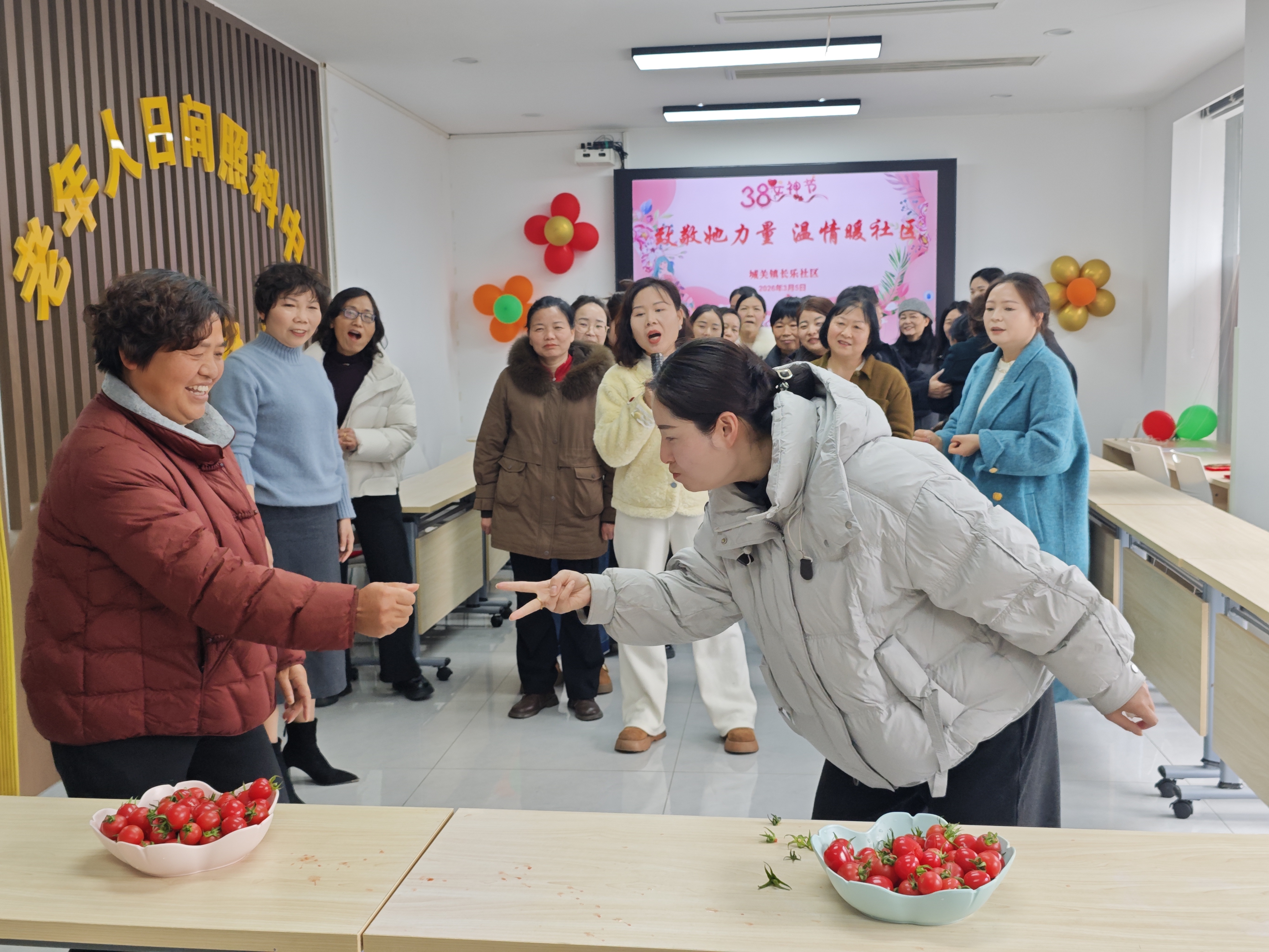 汉阴县城关镇长乐社区：致敬她力量 温情暖社区