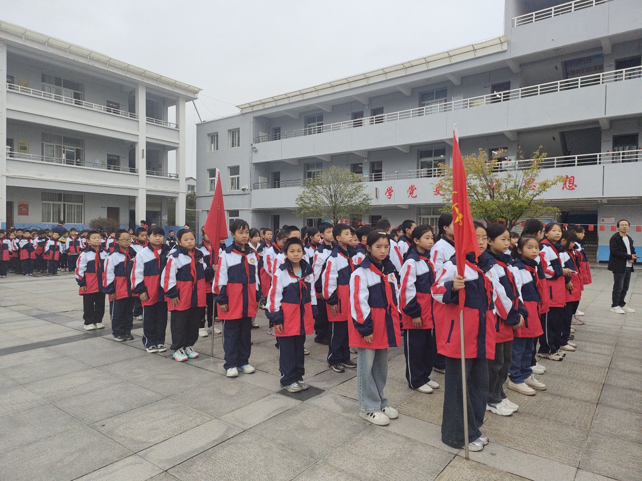 汉阴县平梁镇中心小学举行学雷锋主题活动月启动仪式