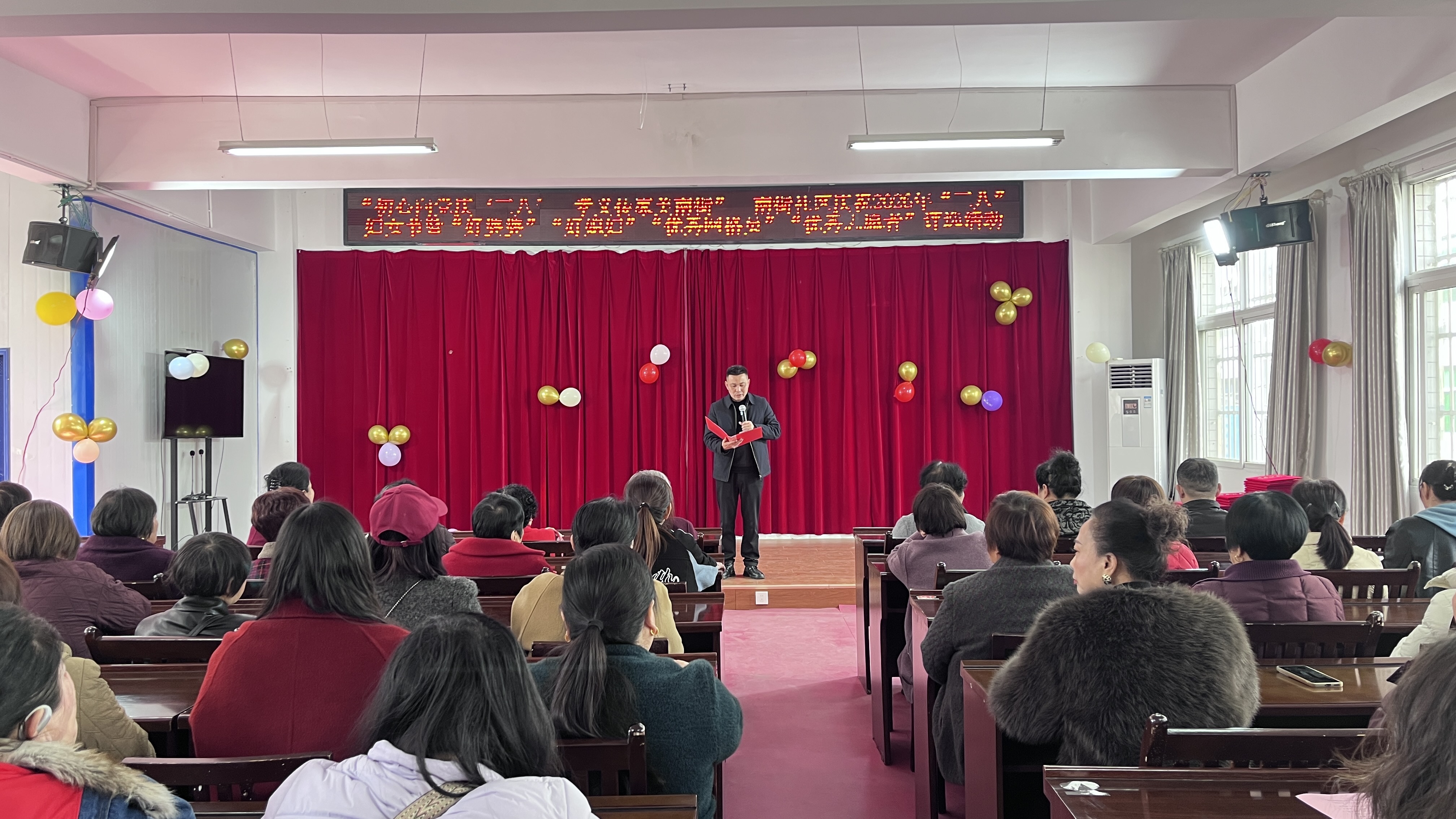 汉阴县城关镇南街社区：初心向党庆“三八” 孝义传家美南街