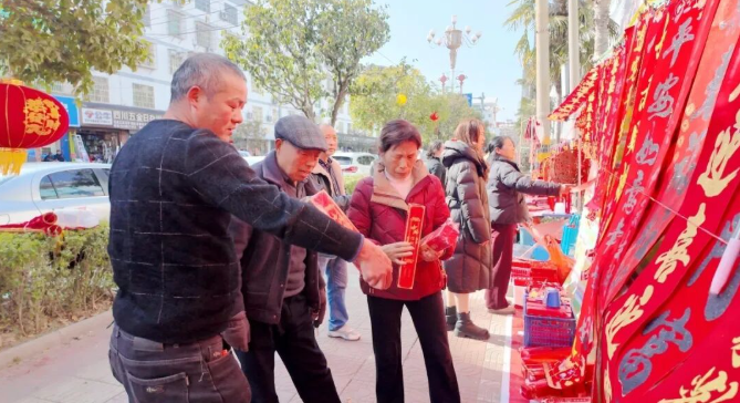 汉阴：马年“元素”产品热销 解锁新春仪式感