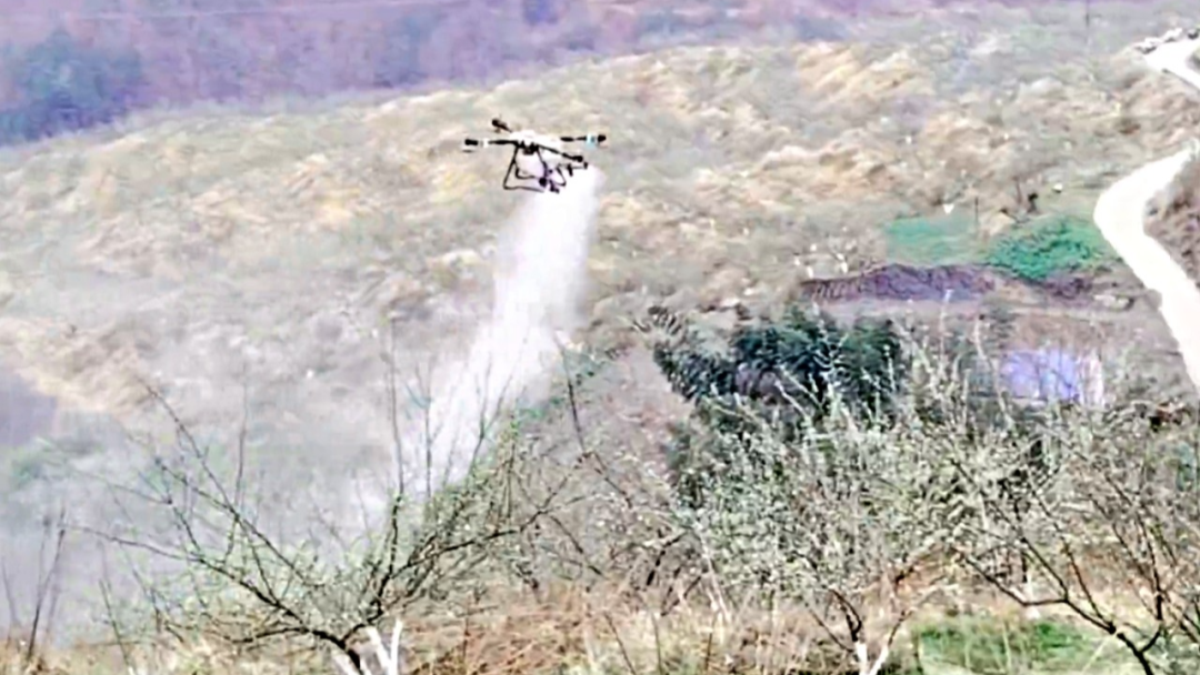 汉阴县城关镇田间地头掀起林果春管热潮