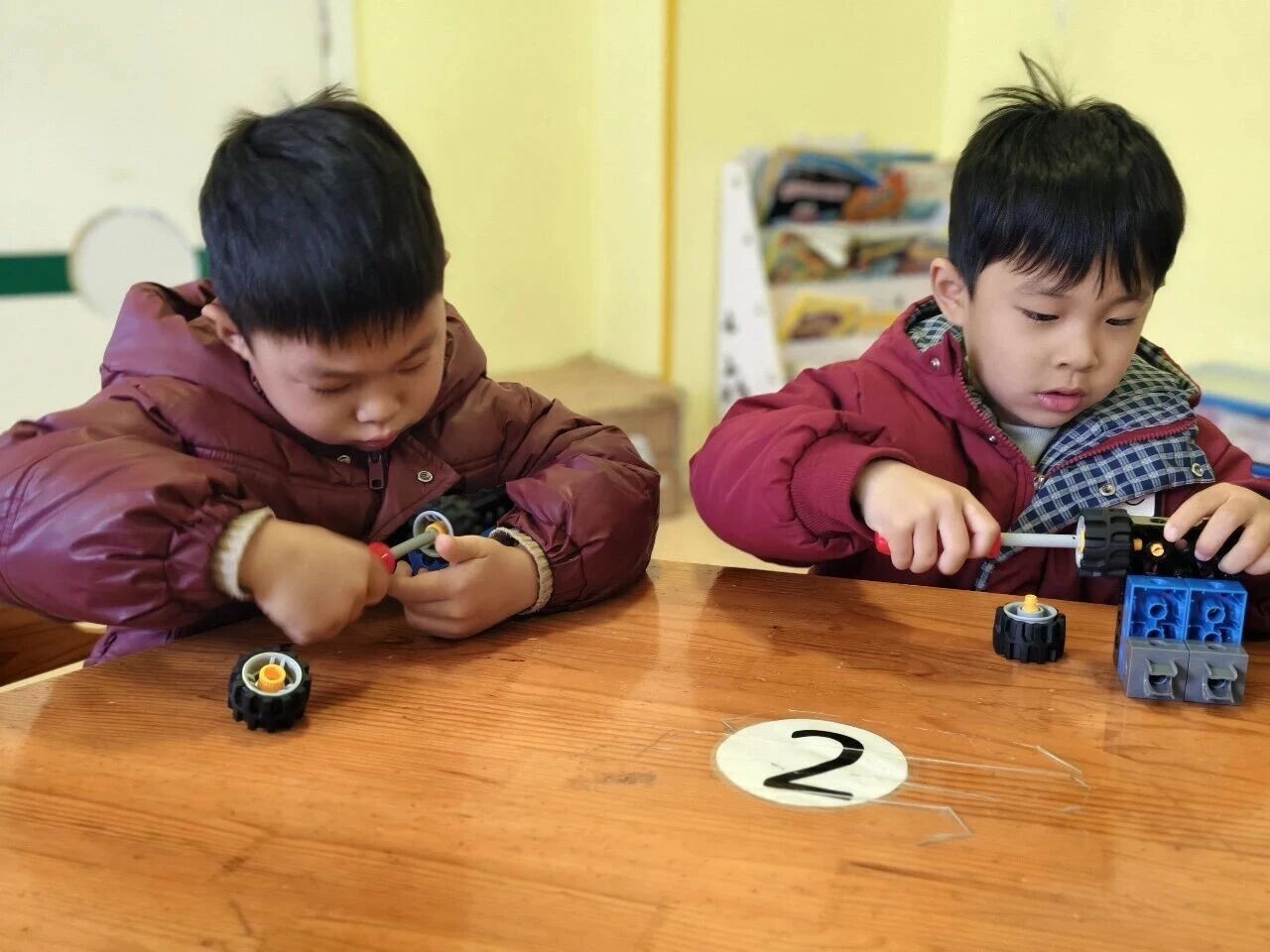 汉阴县凤台幼儿园：科技润童心 巧手创未来