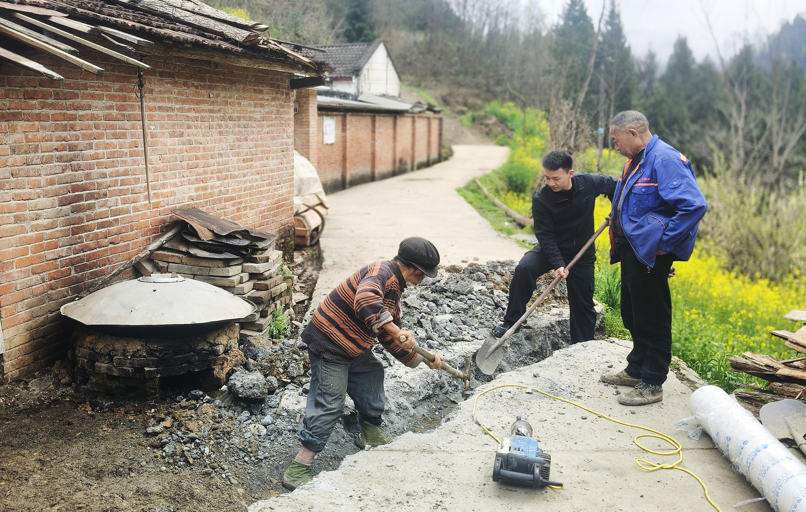 漩涡镇渭河村：排水系统改造工程顺利推进