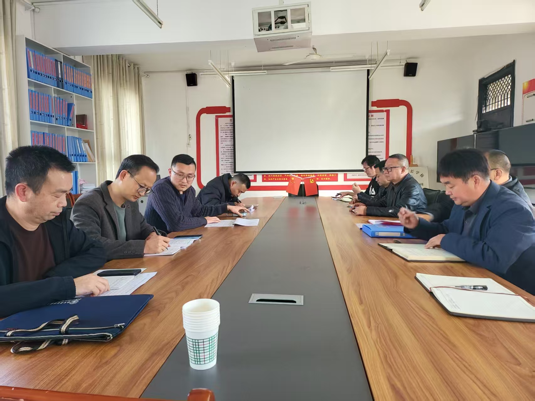 平梁镇中心小学教共体迎综合专项督查