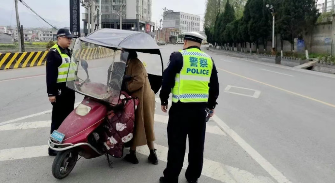 汉阴公安交警打好农村道路交通管理“组合拳”