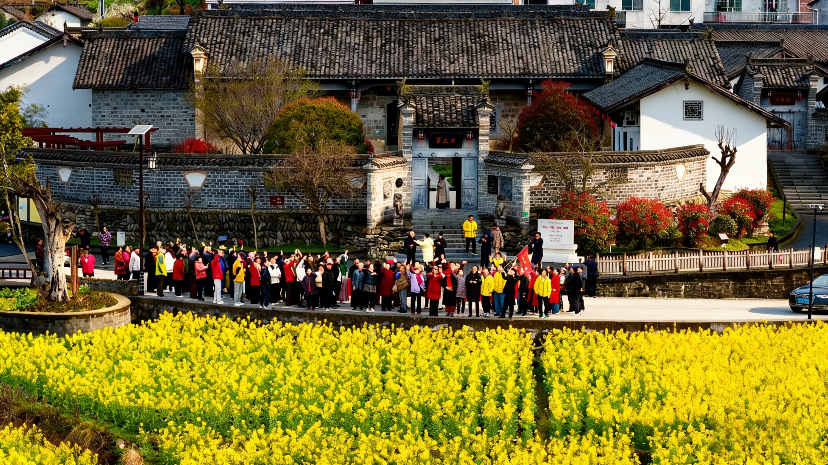 汉阴：清明假期凤堰梯田客流旺 村民端稳“旅游饭碗”