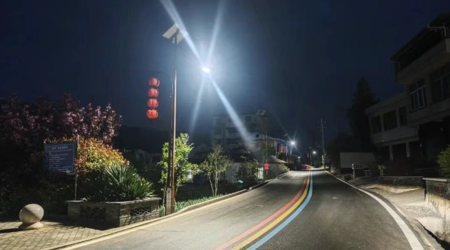 平梁镇：“小路灯”照亮“大民生”