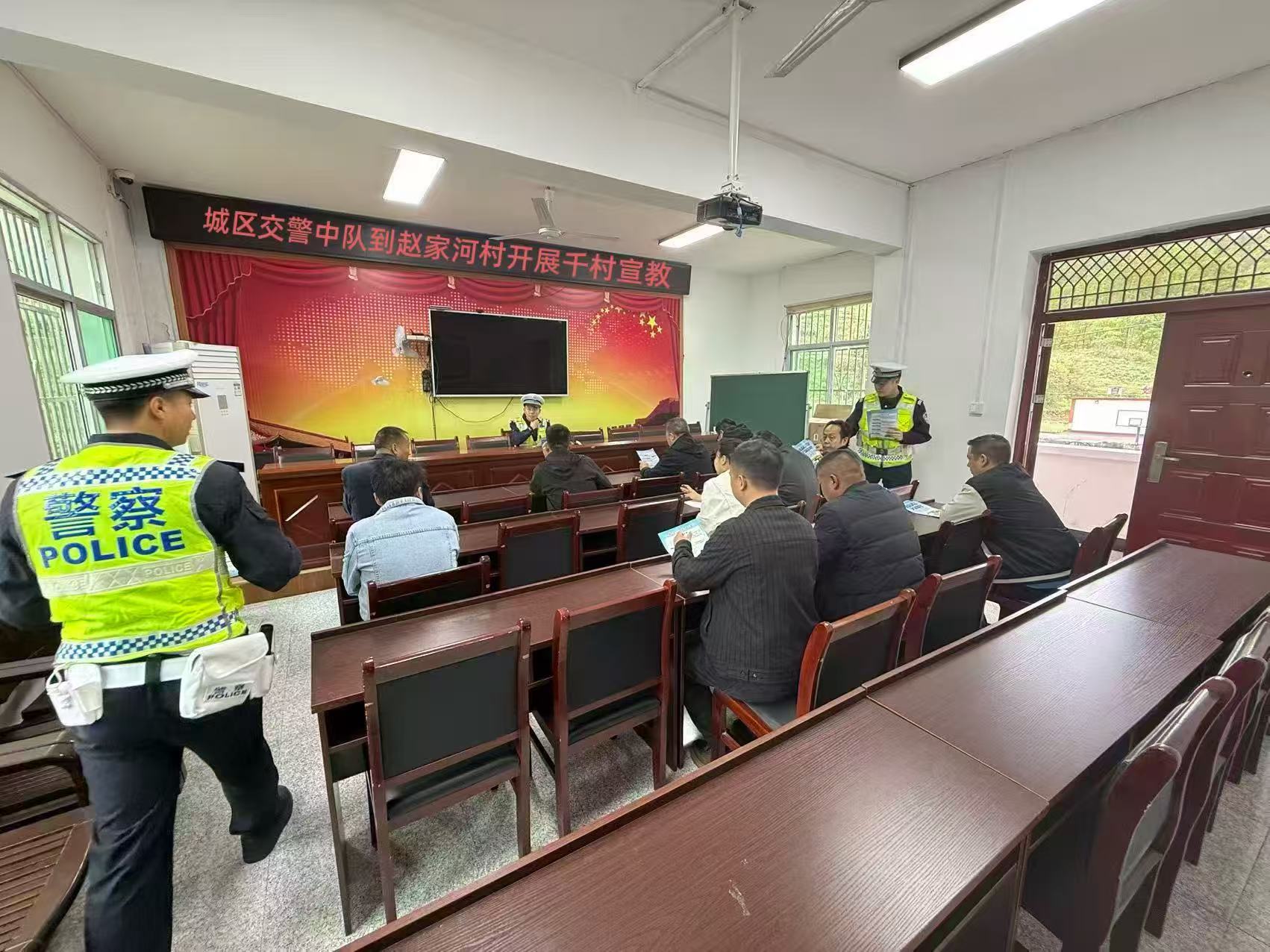 汉阴公安交警：“三位一体”联动宣教护平安