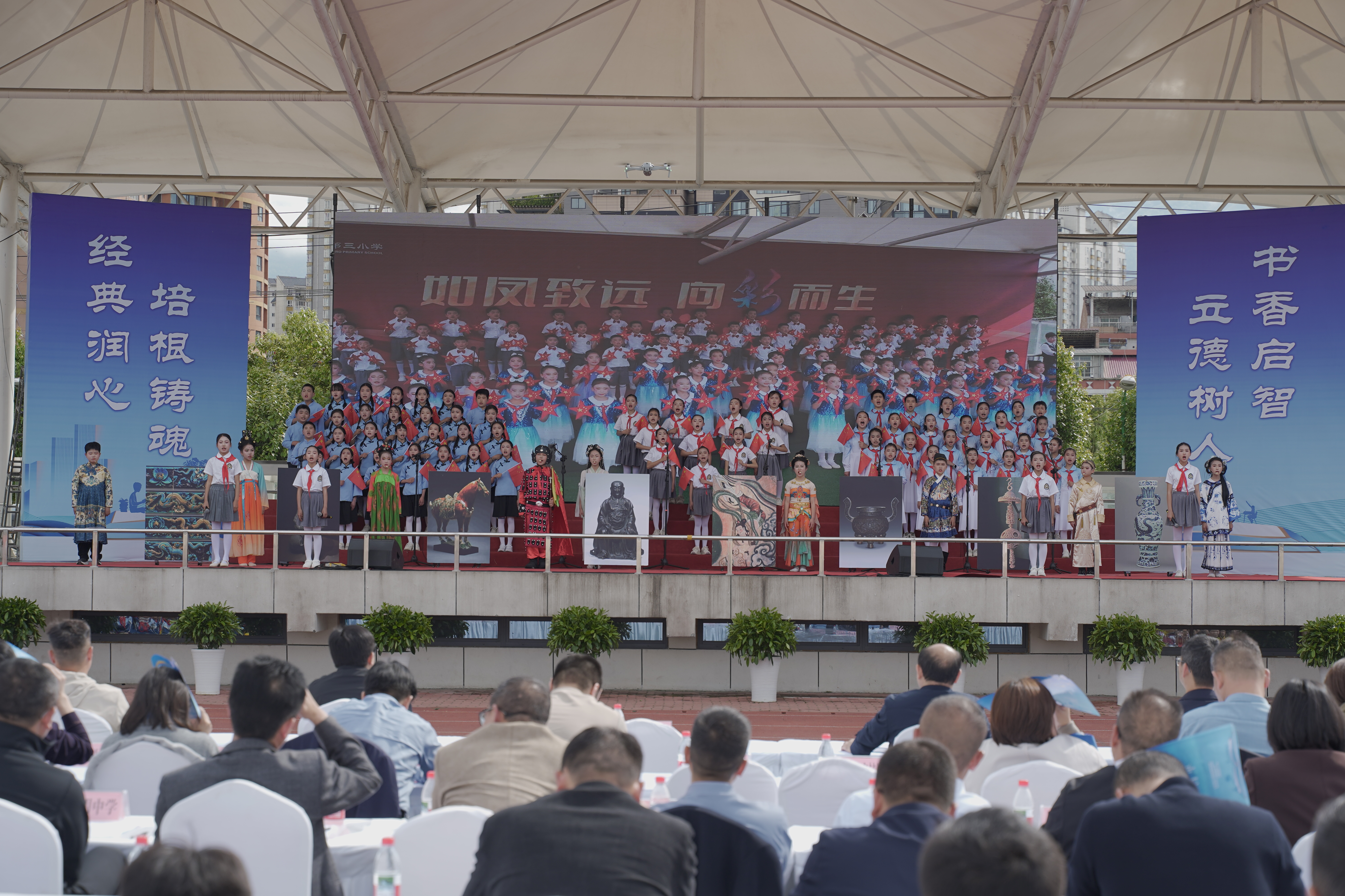 汉阴：两千学子诵经典 书香满城育新风