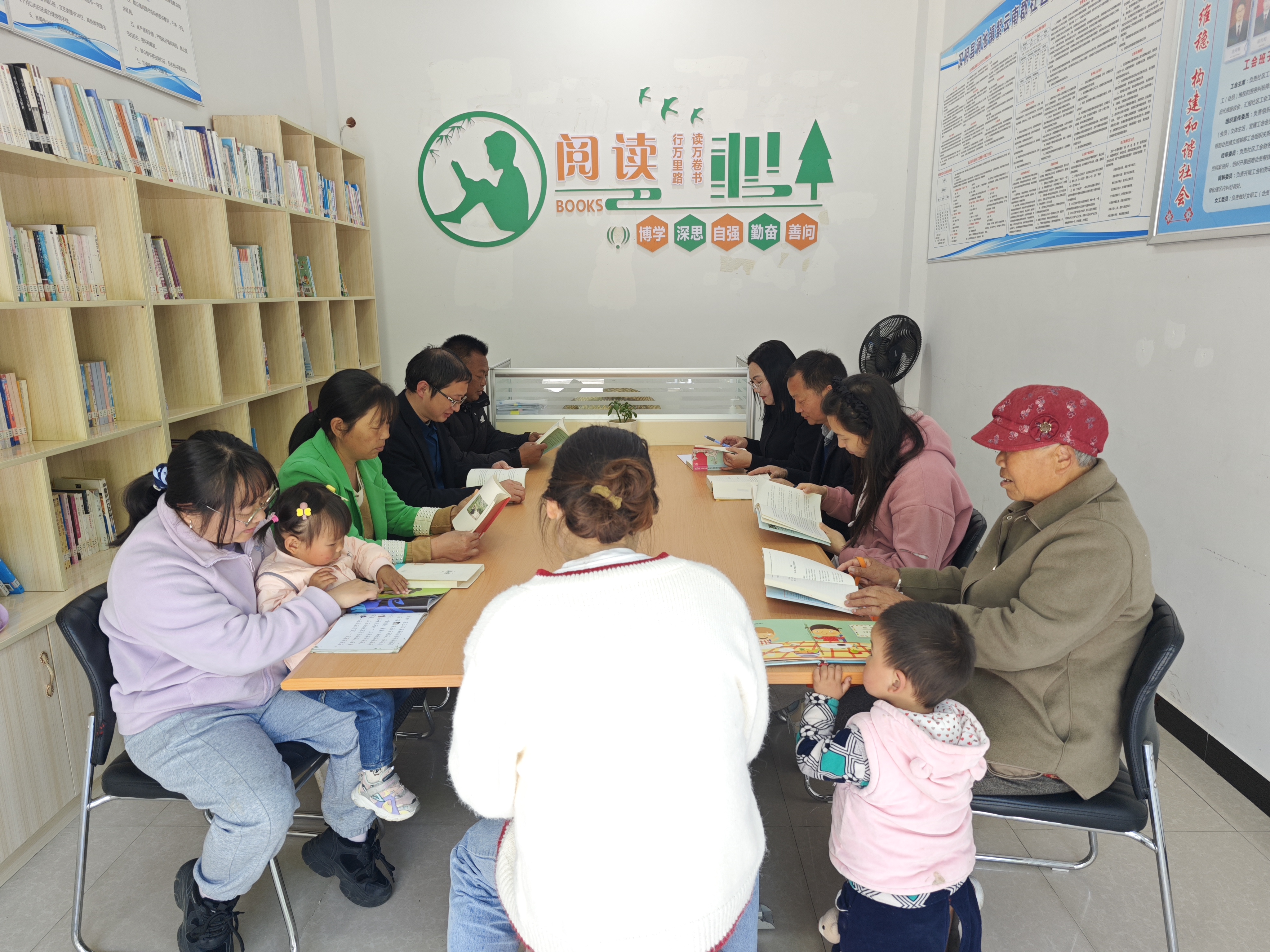 汉阴县涧池镇：春光作伴好读书 墨香袅袅润乡村