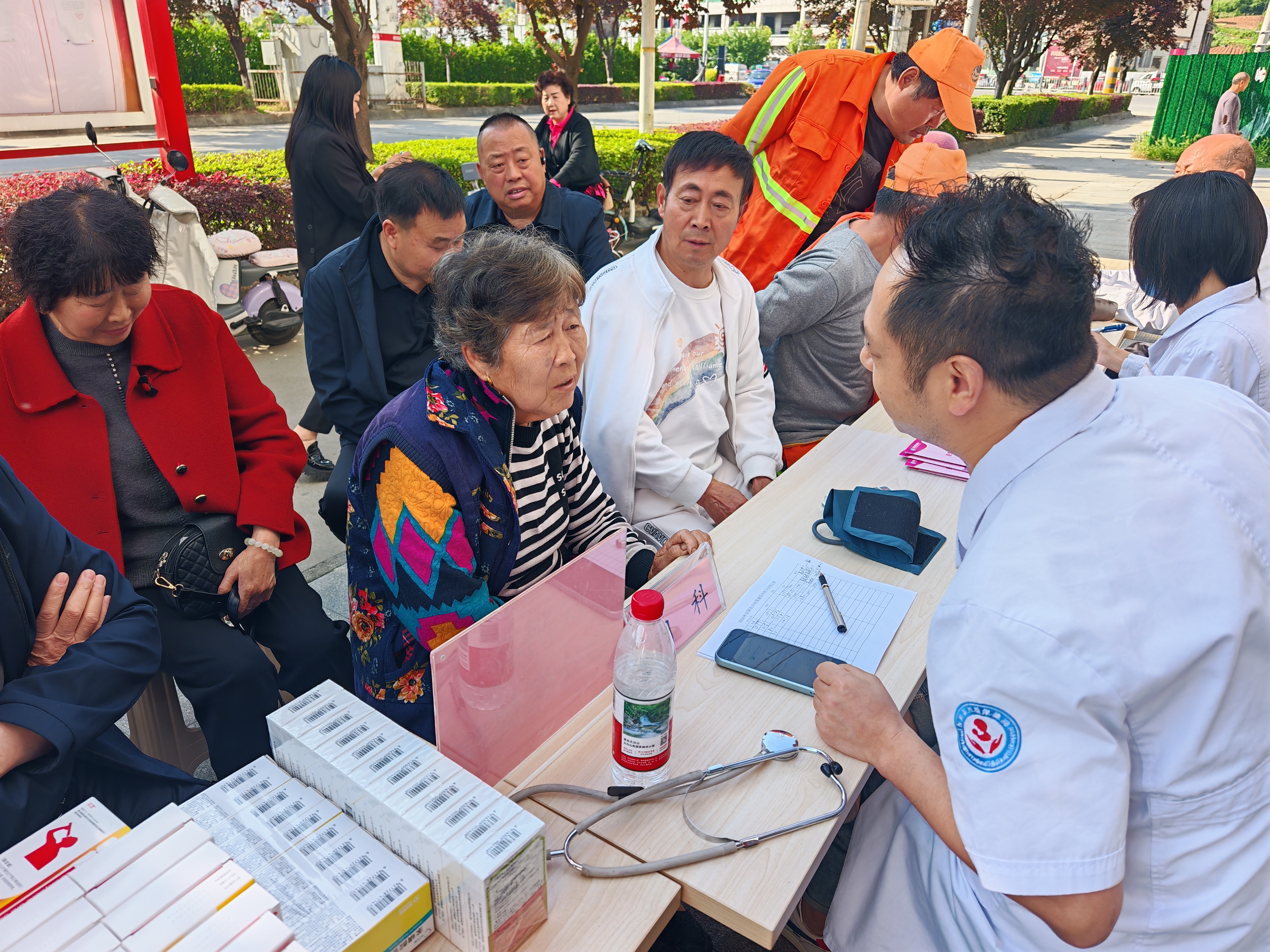 妇幼下基层 义诊惠民生——走进长乐社区开展医疗志愿服务