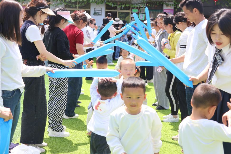 汉阴县城关镇春蕾幼儿园举办亲子运动会