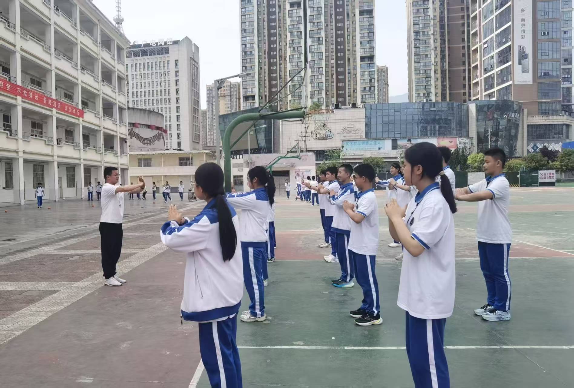 汉阴县初级中学教共体举行思政课“大练兵”交流展示活动