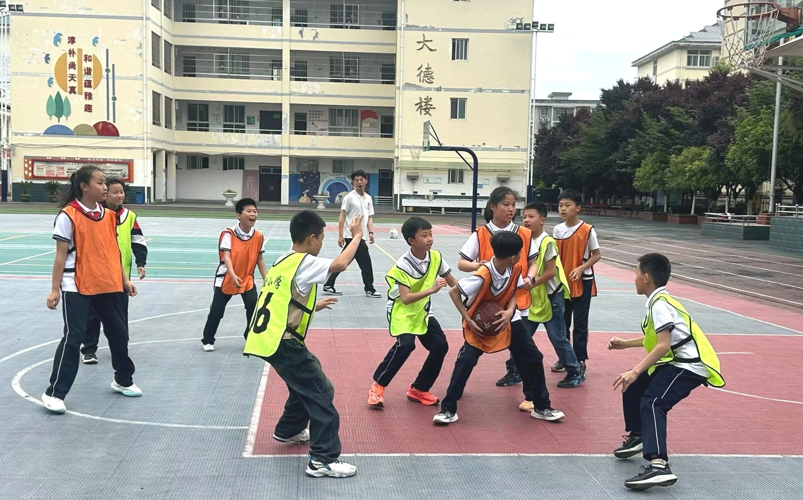 汉阴县第二小学：班级篮球赛点燃校园运动热潮