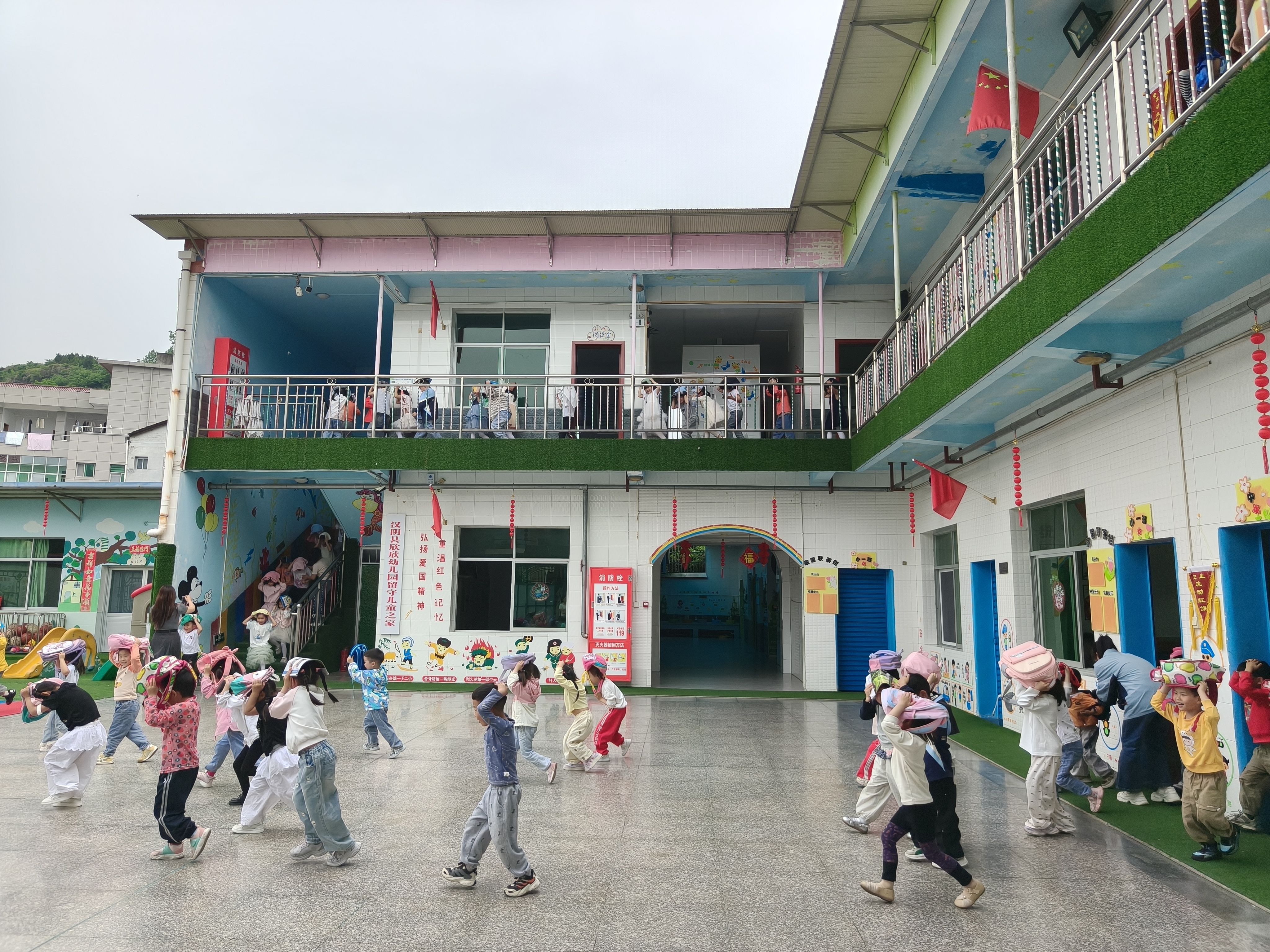 汉阴县欣欣幼儿园开展地震应急疏散演练活动