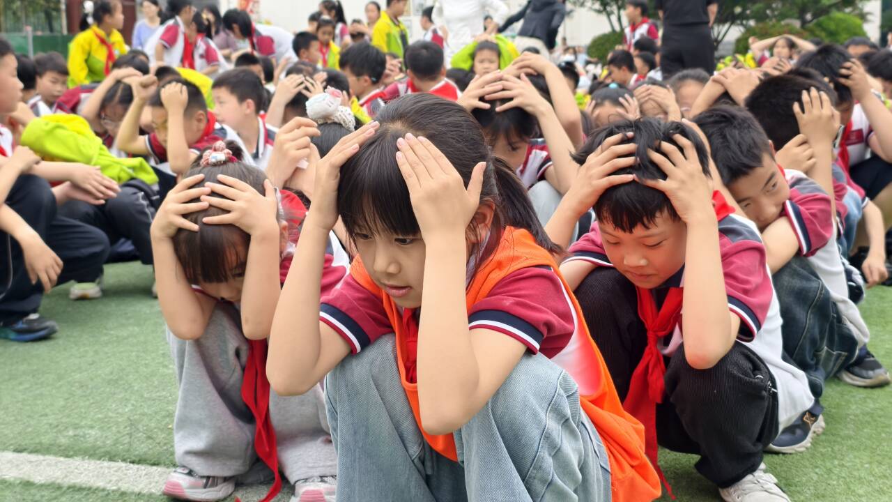 汉阴县第一小学开展防灾减灾演练 筑牢校园安全防线
