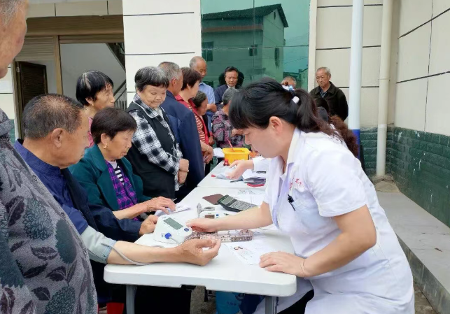 涧池镇中营村开展65岁以上老年人免费健康体检活动