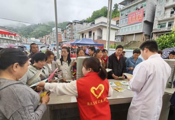 签约有实感 服务有温度——汉阴县漩涡镇中心卫生院开展家庭医生签约便民活动