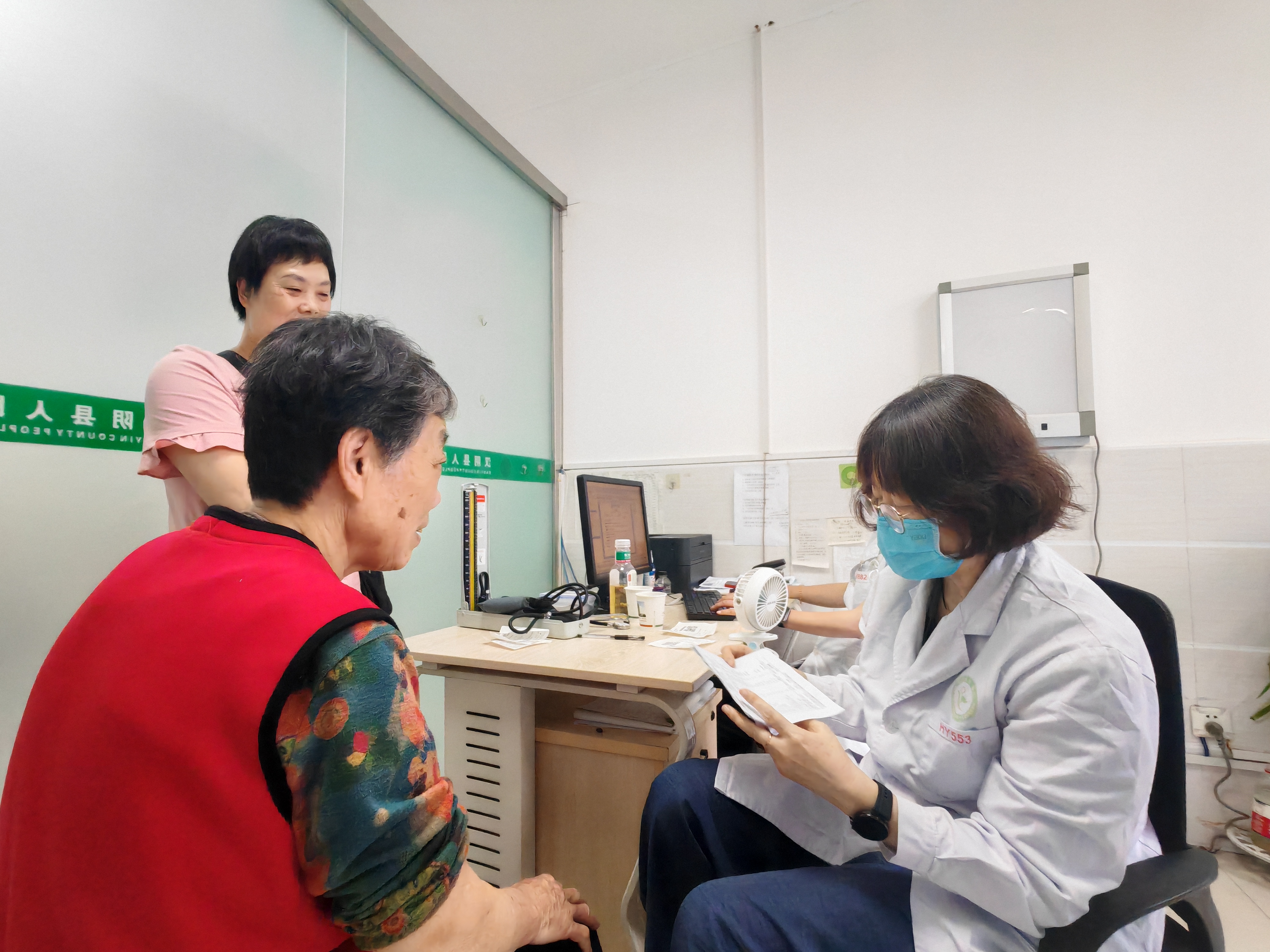 汉阴：省市专家下沉坐诊 便民服务暖人心