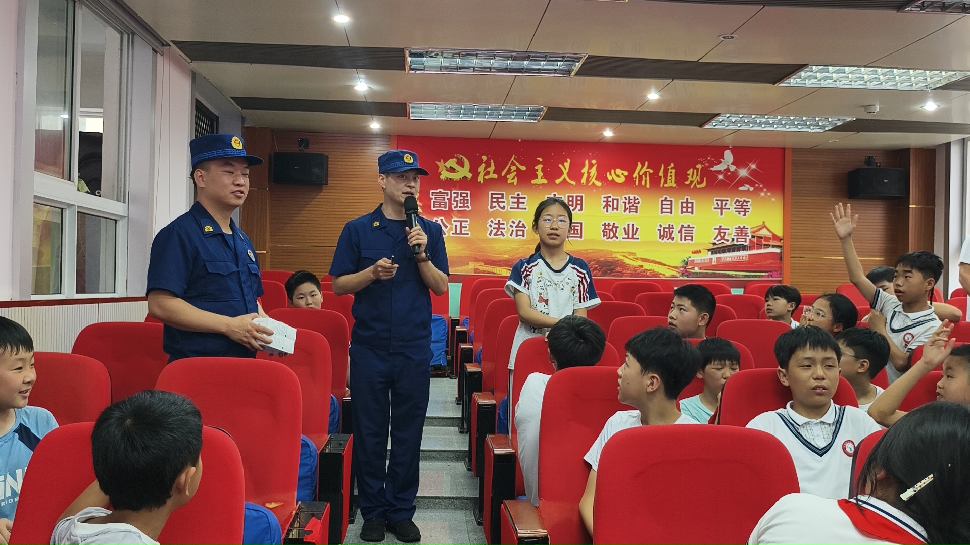 汉阴消防走进校园 送上专属“安全卡”与知识大礼