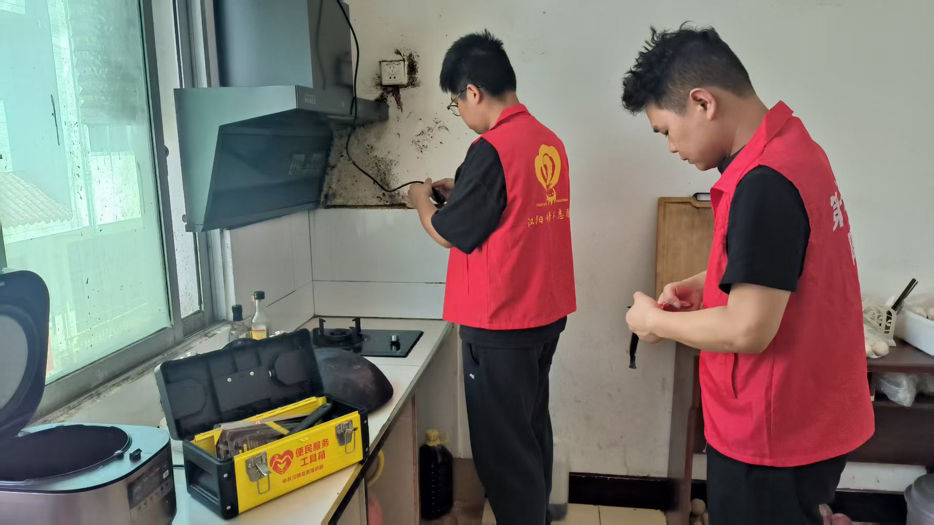 汉阳镇双坪村：便民箱小作用大 服务队勤民心暖