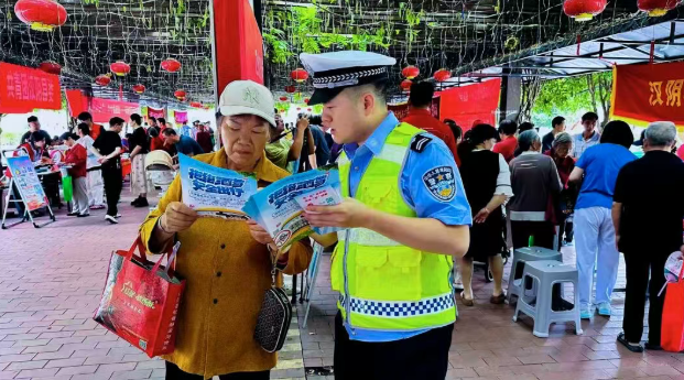 汉阴公安交警积极开展“安全生产月”主题宣传活动