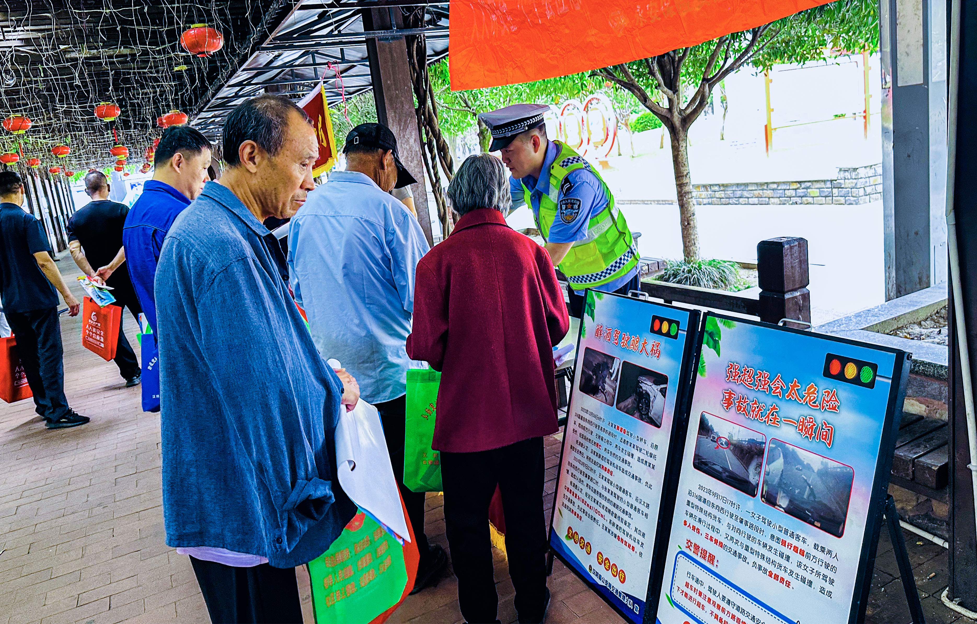 汉阴公安交警积极开展“安全生产月”主题宣传活动