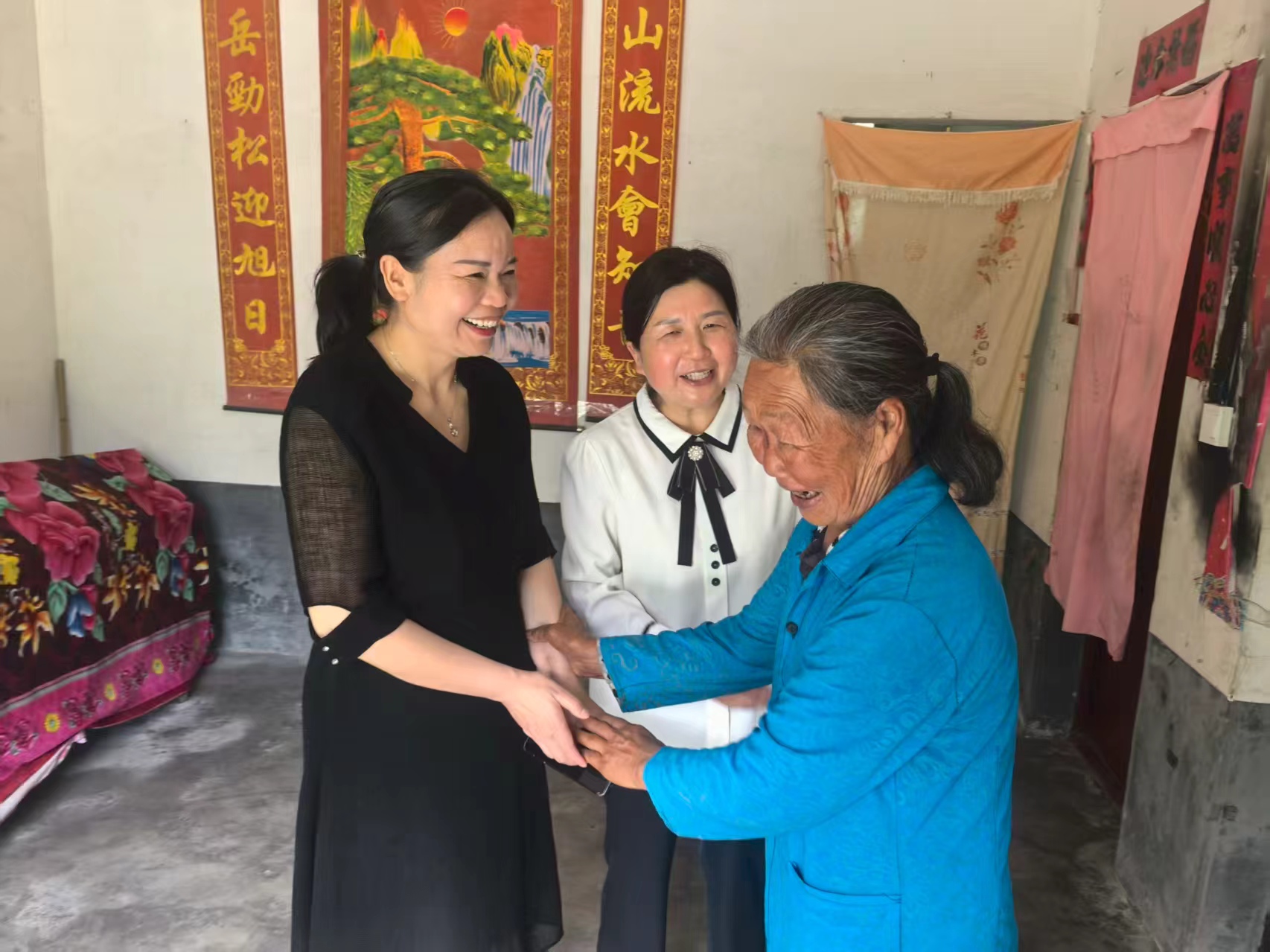 义诊下乡护健康 结对帮扶暖民心