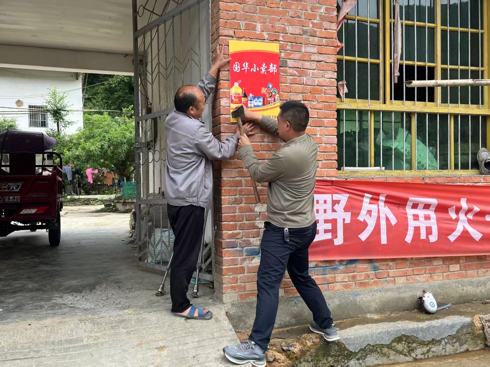 汉阳镇白庙村：便民服务暖民心 驻村帮扶显担当
