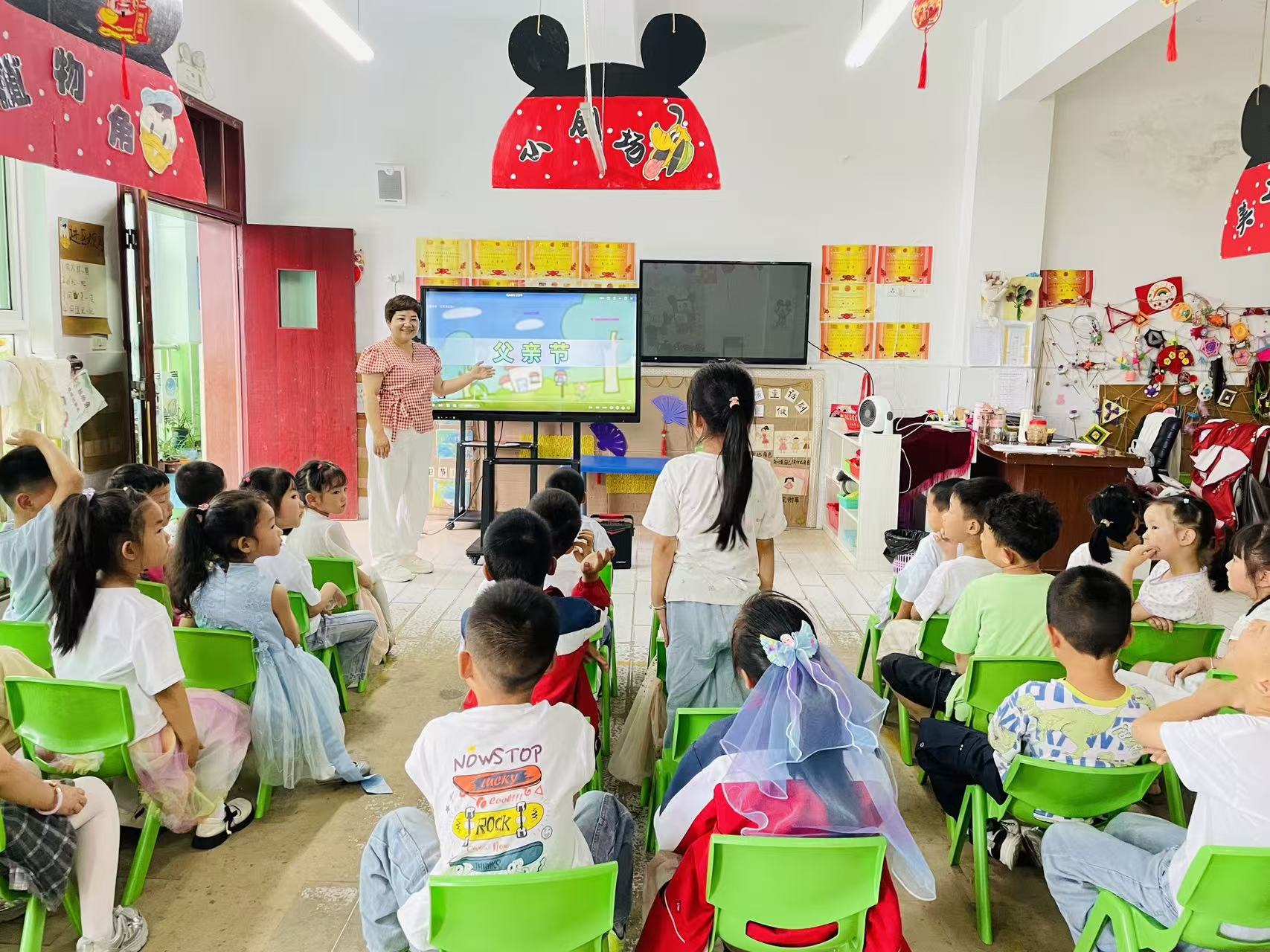 汉阴县漩涡镇中心开展幼儿园父亲节主题活动