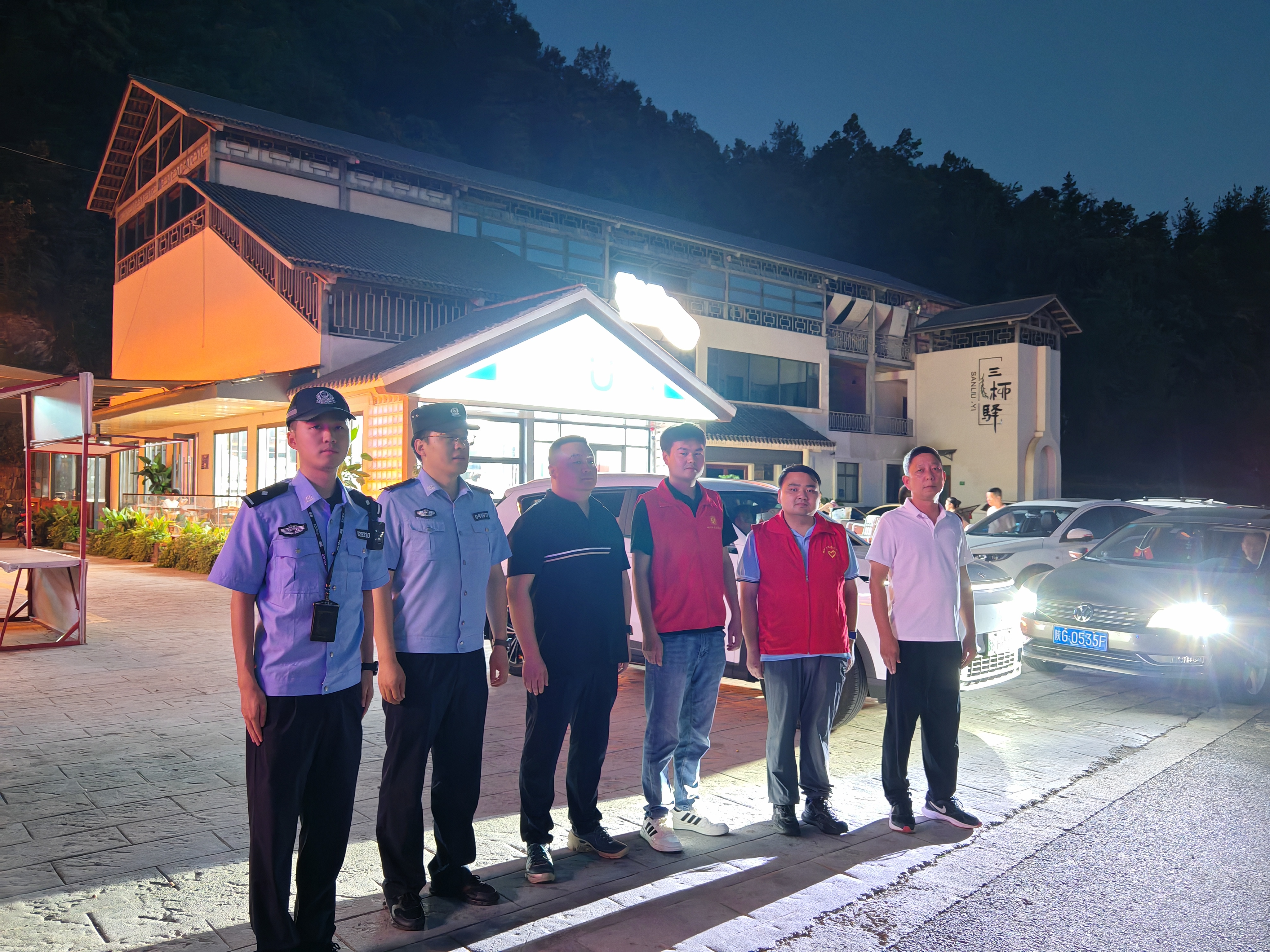 双河口镇全力守护游客避暑纳凉“放心游”