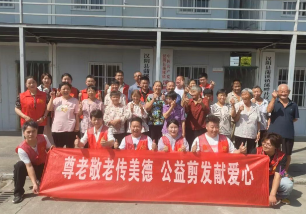 蒲溪镇溪畔社区：义剪送温情 服务暖民心