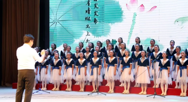 汉阴县创新开展“讲起来、唱起来、跳起来、跑起来、踢起来”系列活动——激发每一个孩子的潜力