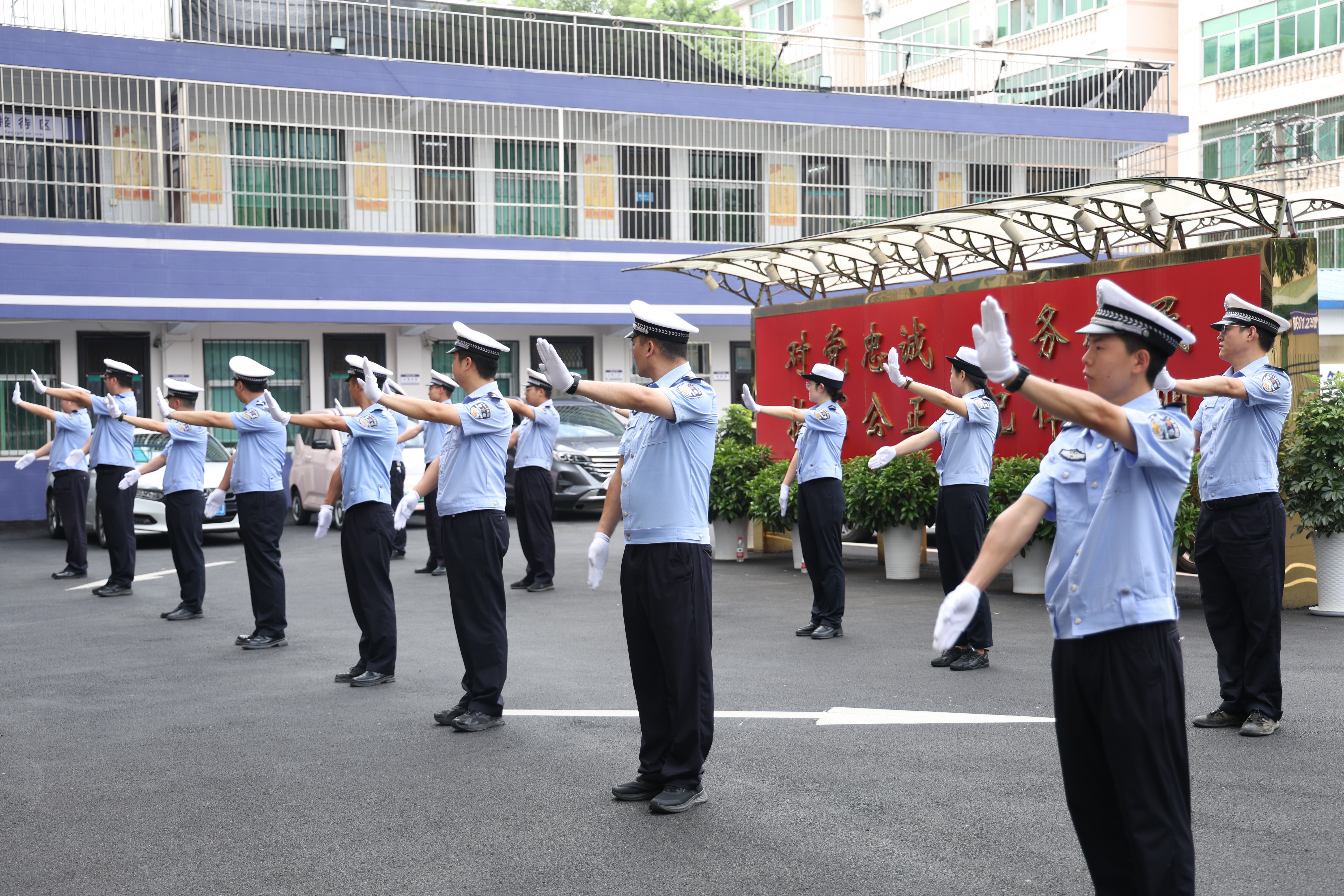汉阴公安交警：实战实训砺精兵 规范执法树形象