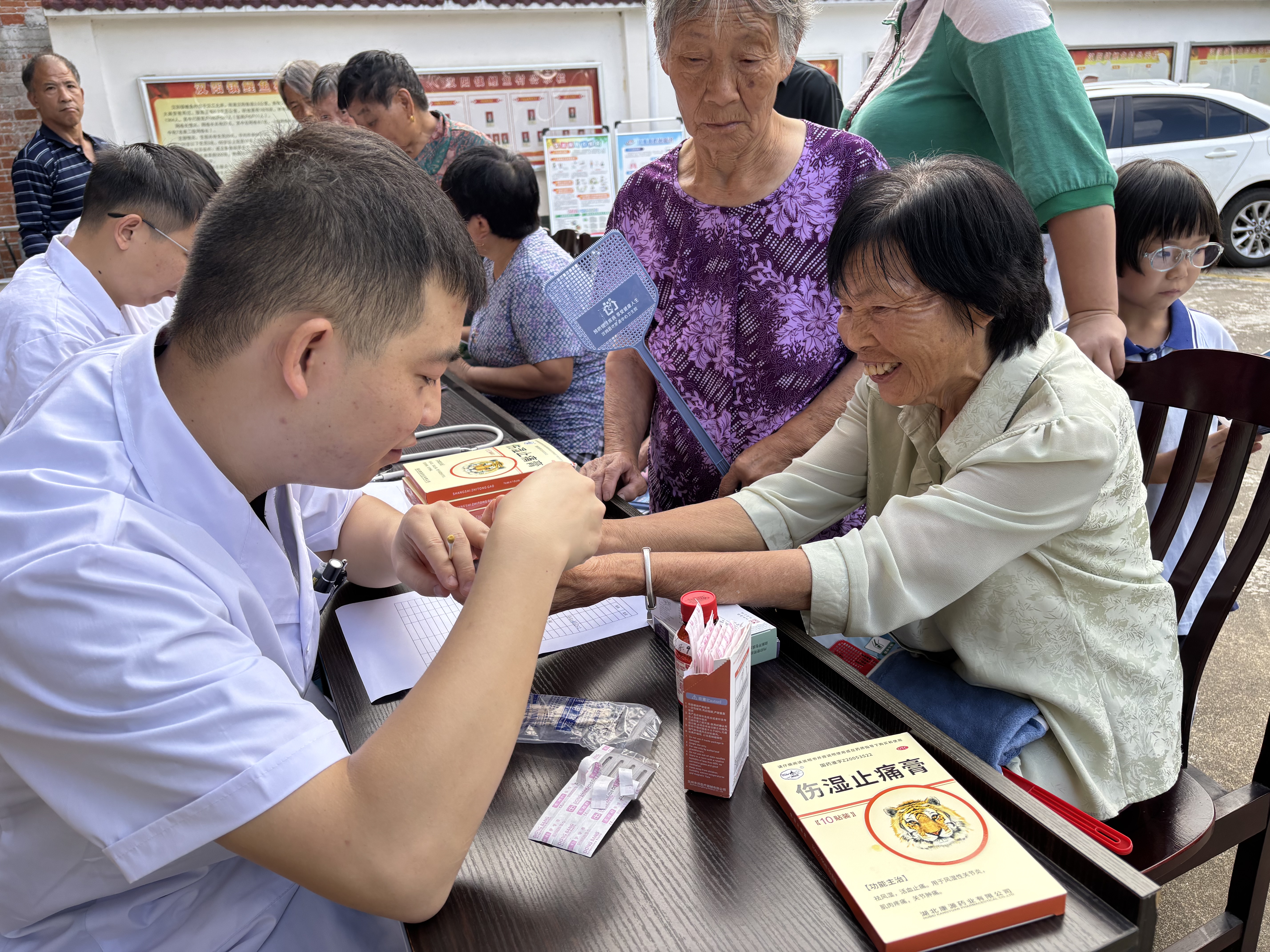 康凯：深山守医者 仁心护乡邻