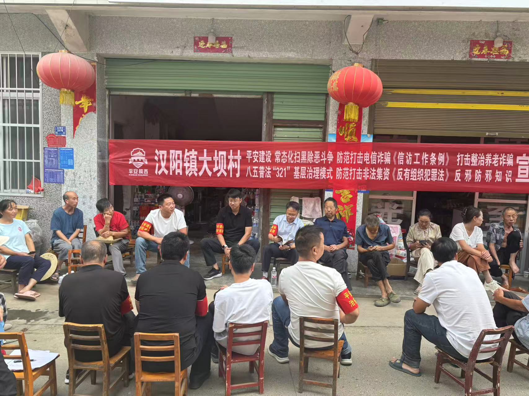 院落座谈传政策  基层宣讲聚民心