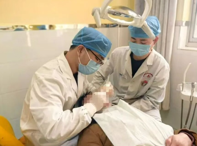 白衣渡千里 仁术惠汉阴——记苏陕协作口腔科帮扶专家蒋晓