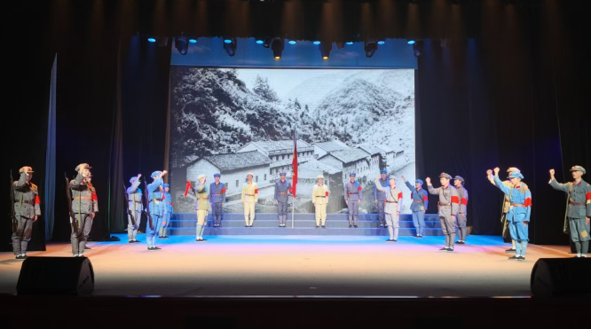红色舞台剧《秦巴烽火·铁血军魂》在汉阴精彩上演