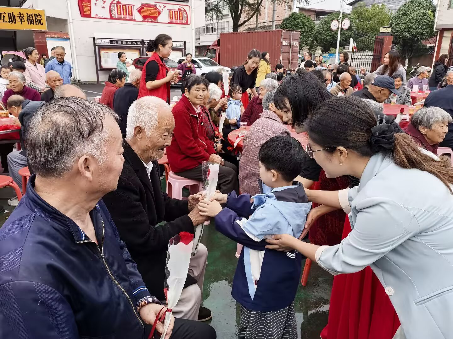 汉阴县欣欣幼儿园开展重阳节教育实践活动
